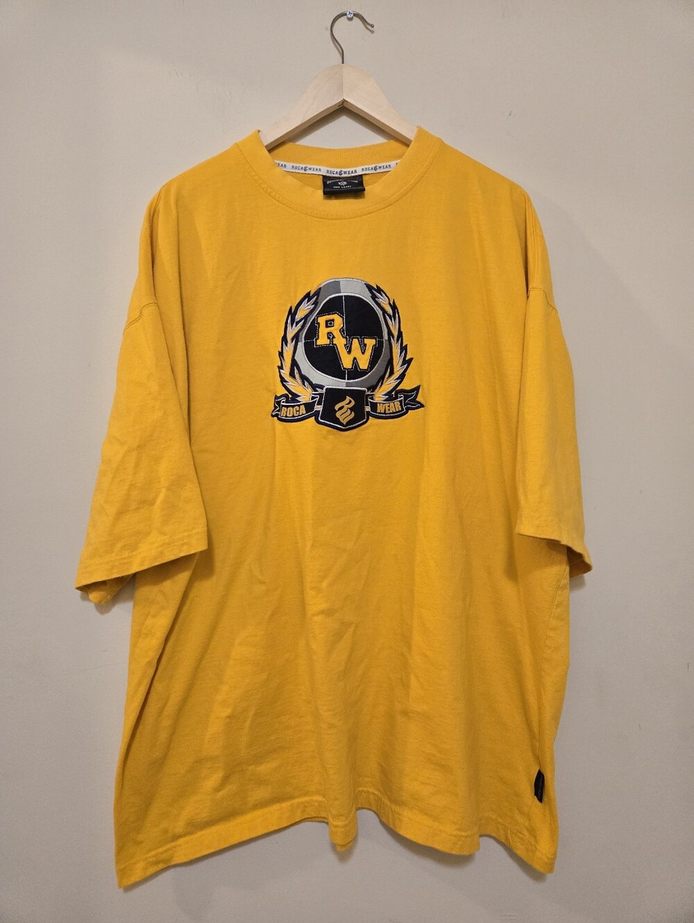 VTG Rocawear Men's Bright Yellow Crest Logo Short-Sleeve Tee, Size 3x